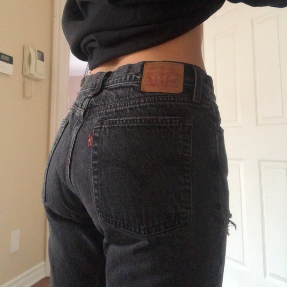 SOLD ✅ Black levis distressed jeans - Picture 2 of 5